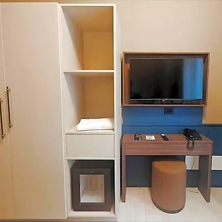 Hotel The B Place 3*